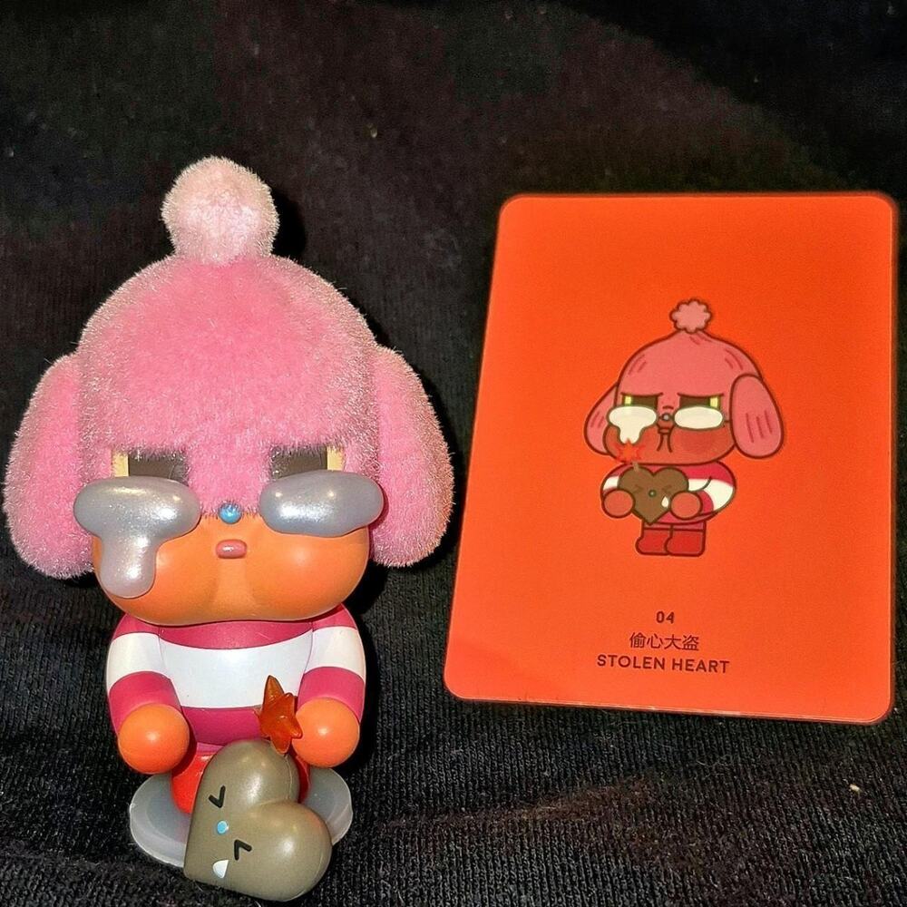 Pop mart crybaby crying for love series